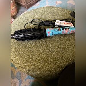 Floral Patterned Hair Styling Tool